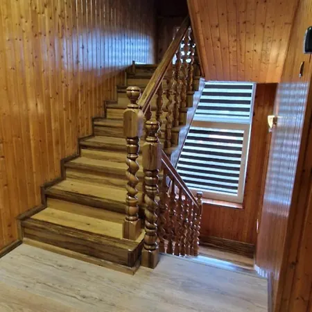 Travel House *